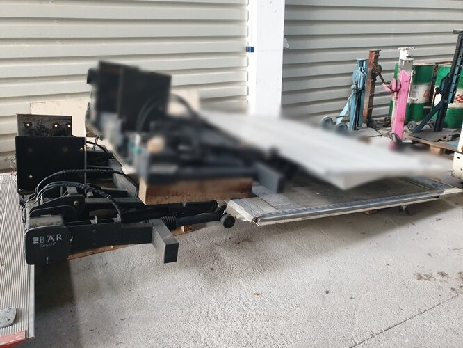 Baer Cargolift Ladebordwand Baer Cargolift Ladebordwand 2t BÄR Typ BC2000S4 - Гидроборт: фото 1