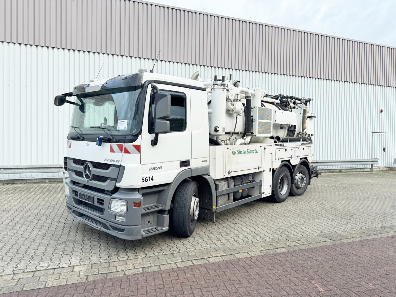 Mercedes-Benz Actros 2536 L 6x2 Actros 2536 L 6x2, Müller Saug- und Spülwagen ca. 10,5m³, Lenkachse - Грузовик: фото 1
