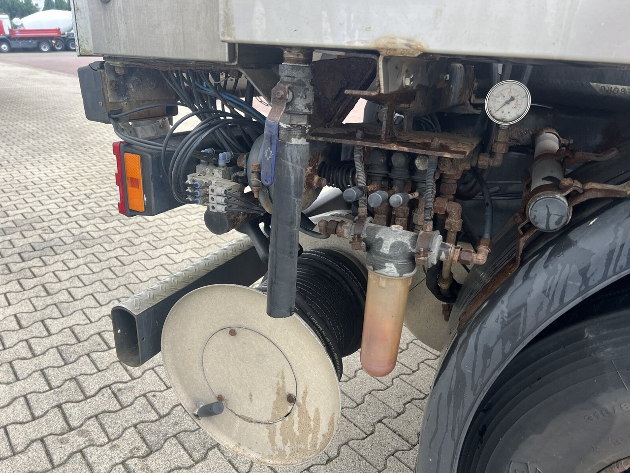 Mercedes-Benz Actros 2541 L 6x2 Actros 2541 L 6x2, Lenkachse, Küller Saug- und Spülwagen ca. 14m³ - Грузовик: фото 4 Mercedes-Benz Actros 2541 L 6x2 Actros 2541 L 6x2, Lenkachse, Küller Saug- und Spülwagen ca. 14m³ - Грузовик: фото 4