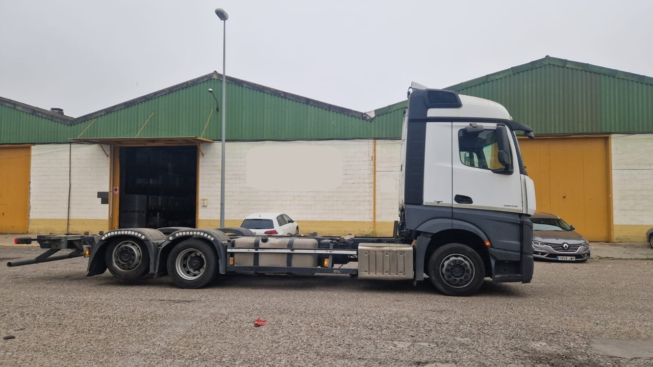 Mercedes-Benz Actros 2545 6x2 - Грузовик: фото 3 Mercedes-Benz Actros 2545 6x2 - Грузовик: фото 3