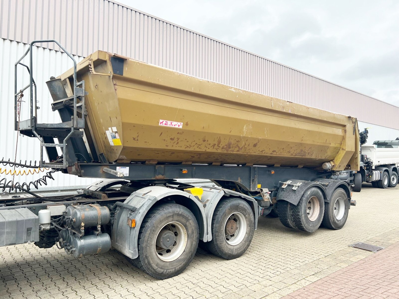 Kempf SKM 32/2 SKM 32/2 Stahlmulde ca. 23m³, Liftachse, Zwillingsbereift - Самосвальный полуприцеп: фото 1 Kempf SKM 32/2 SKM 32/2 Stahlmulde ca. 23m³, Liftachse, Zwillingsbereift - Самосвальный полуприцеп: фото 1