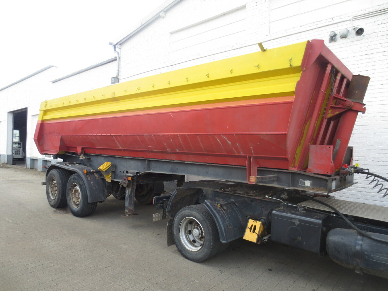 Kögel SKHL 18 SKHL 18 Alu Rundmulde, 24 cbm, Blechboden - Самосвальный полуприцеп: фото 1 Kögel SKHL 18 SKHL 18 Alu Rundmulde, 24 cbm, Blechboden - Самосвальный полуприцеп: фото 1