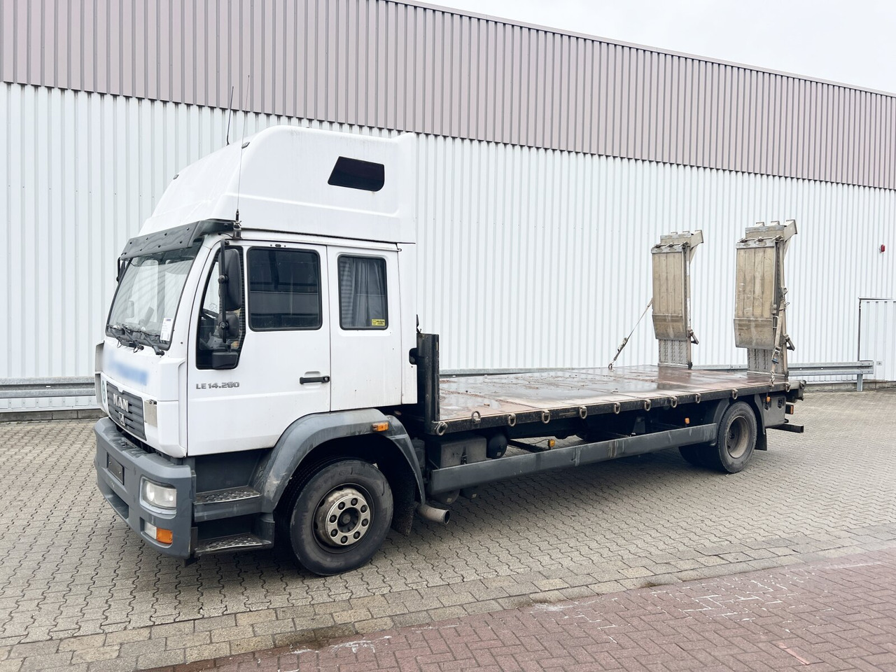 MAN LE 14.280 4x2 L LE 14.280 4x2 L, Maschinentransporter, 2x AHK - Грузовик бортовой/ Платформа: фото 1