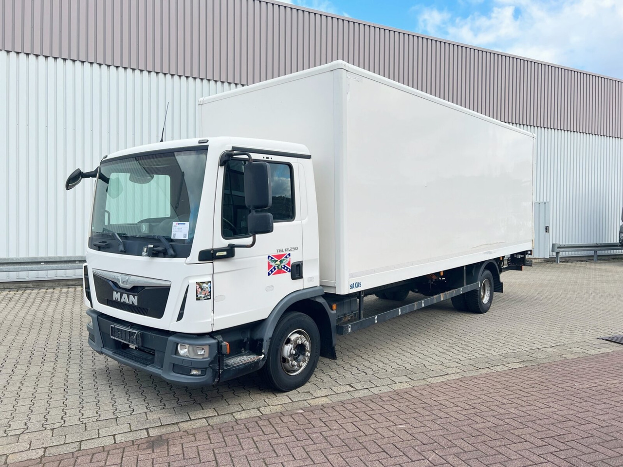 MAN TGL 12.250/340 4X2 BL TGL 12.250/340 4X2 BL mit Dhollandia LBW, 42 cbm - Грузовик с закрытым кузовом: фото 1 MAN TGL 12.250/340 4X2 BL TGL 12.250/340 4X2 BL mit Dhollandia LBW, 42 cbm - Грузовик с закрытым кузовом: фото 1