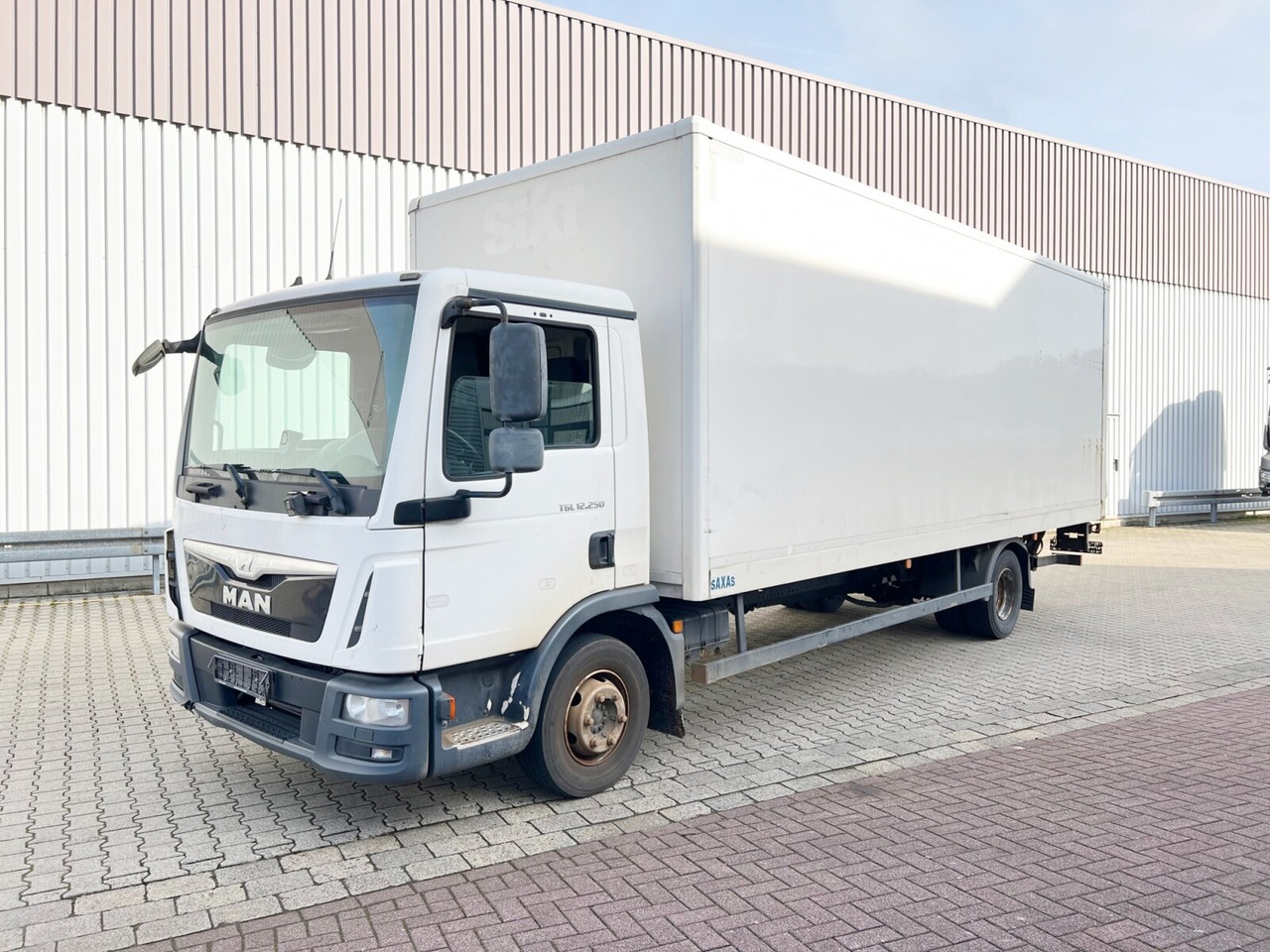 MAN TGL 12.250/340 4X2 BL TGL 12.250/340 4X2 BL mit Dhollandia LBW, 42 cbm - Грузовик с закрытым кузовом: фото 1 MAN TGL 12.250/340 4X2 BL TGL 12.250/340 4X2 BL mit Dhollandia LBW, 42 cbm - Грузовик с закрытым кузовом: фото 1