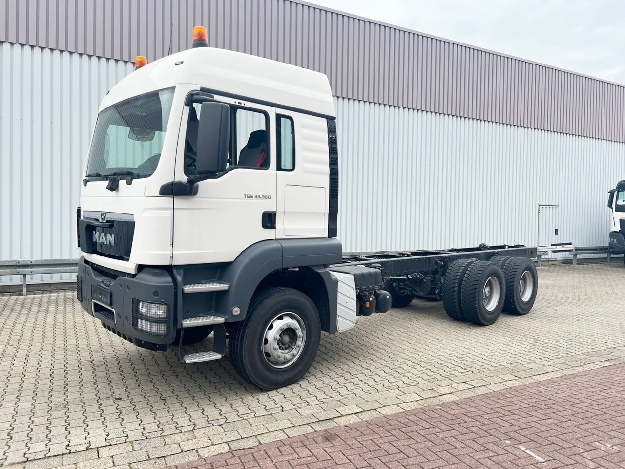MAN TGS 33.360 6x4 BB TGS 33.360 6x4 BB, Häckslerkabine, NMV Nebenantrieb - Грузовик-шасси: фото 1 MAN TGS 33.360 6x4 BB TGS 33.360 6x4 BB, Häckslerkabine, NMV Nebenantrieb - Грузовик-шасси: фото 1