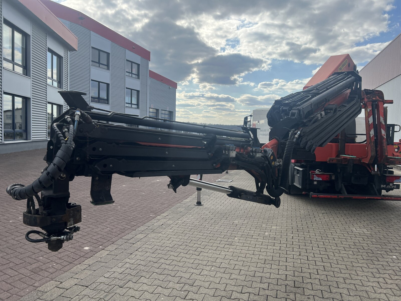 MAN TGS 35.440 8x4 BL TGS 35.440 8x4 BL, Navi, Heckkran Palfinger PK42002 SH-F + Jip PJ 060 B, 24,9m-730kg, Funk - Автоманипулятор: фото 3 MAN TGS 35.440 8x4 BL TGS 35.440 8x4 BL, Navi, Heckkran Palfinger PK42002 SH-F + Jip PJ 060 B, 24,9m-730kg, Funk - Автоманипулятор: фото 3