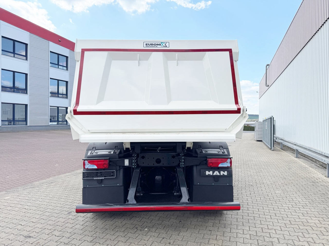Новый Грузовик-шасси MAN TGS 41.440/480 8x4 BB TGS 41.440/480 8x4 BB, Mulde ca. 16m³ mit hydraulischer Heckklappe, mehrfach VORHANDEN: фото 12