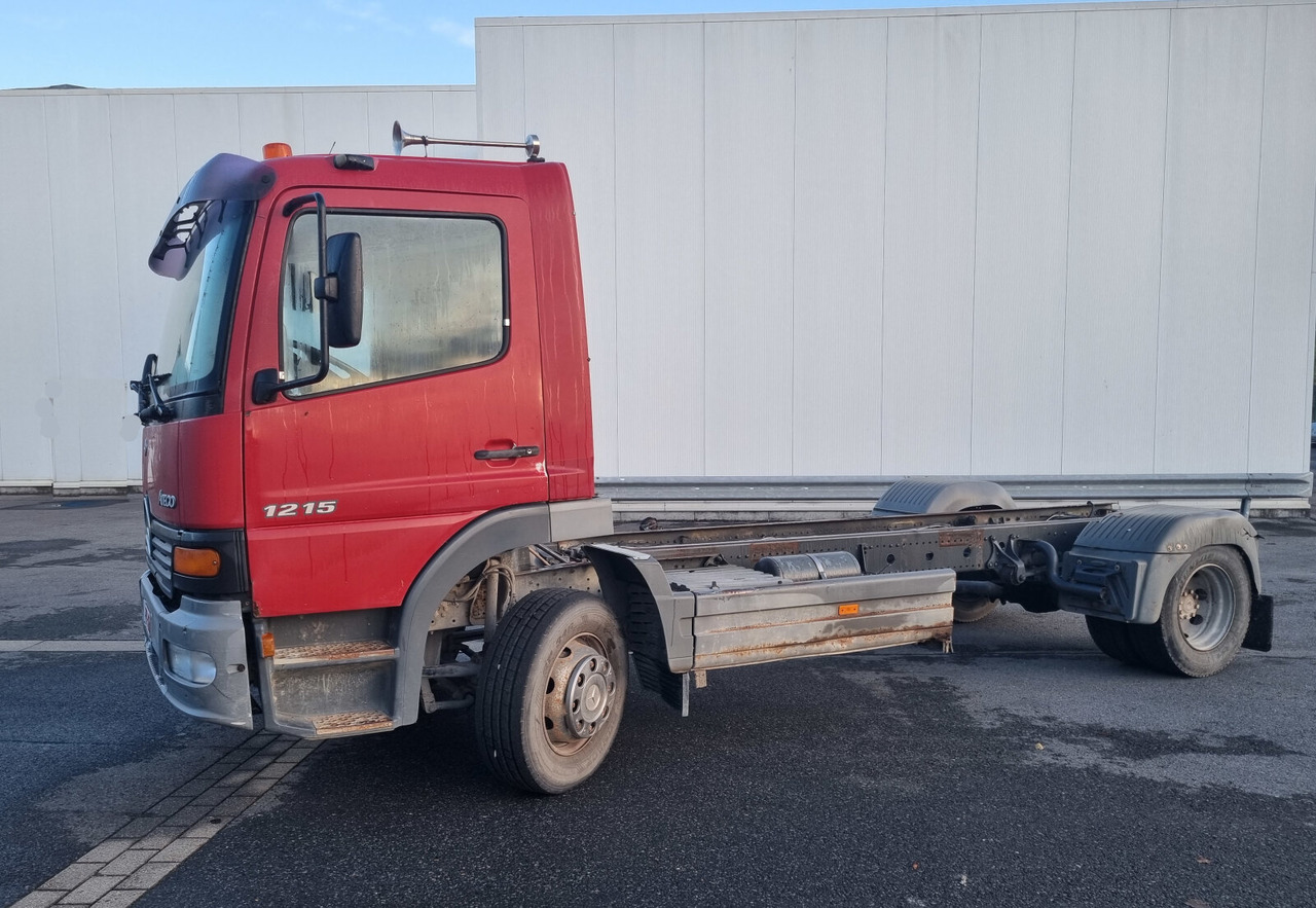 Mercedes-Benz - 1215 4x2 - Грузовик-контейнеровоз/ Сменный кузов: фото 1 Mercedes-Benz - 1215 4x2 - Грузовик-контейнеровоз/ Сменный кузов: фото 1