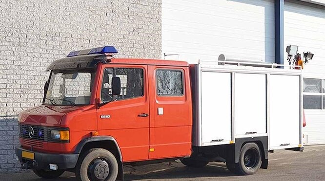 Mercedes-Benz 811D 4x2 LF 811D 4x2 LF  Feuerwehrwagen - Пожарная машина: фото 1