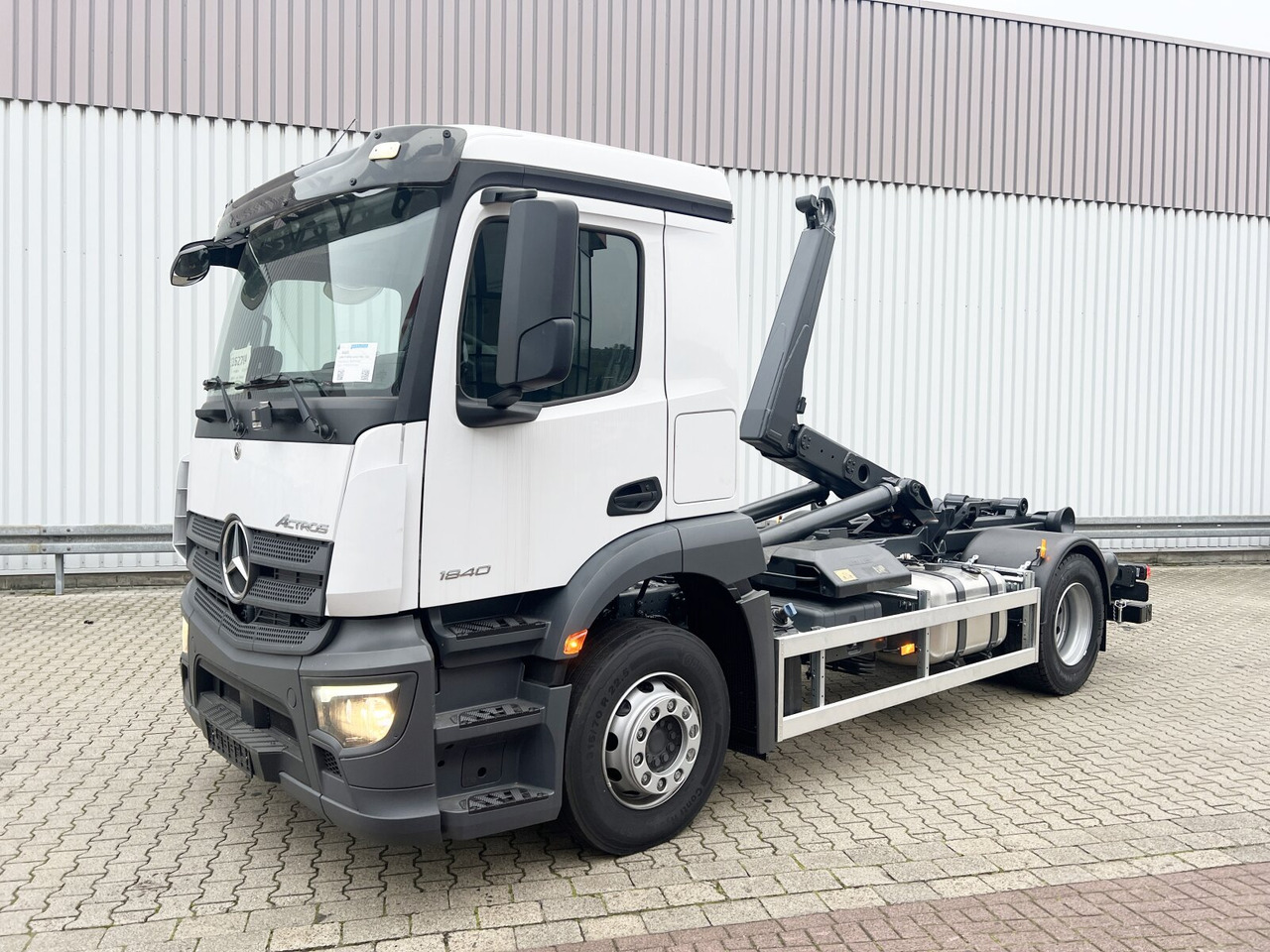 Mercedes-Benz Actros 1840 L 4x2 Actros 1840 L 4x2, MultimediaCockpit - Крюковой мультилифт: фото 1 Mercedes-Benz Actros 1840 L 4x2 Actros 1840 L 4x2, MultimediaCockpit - Крюковой мультилифт: фото 1