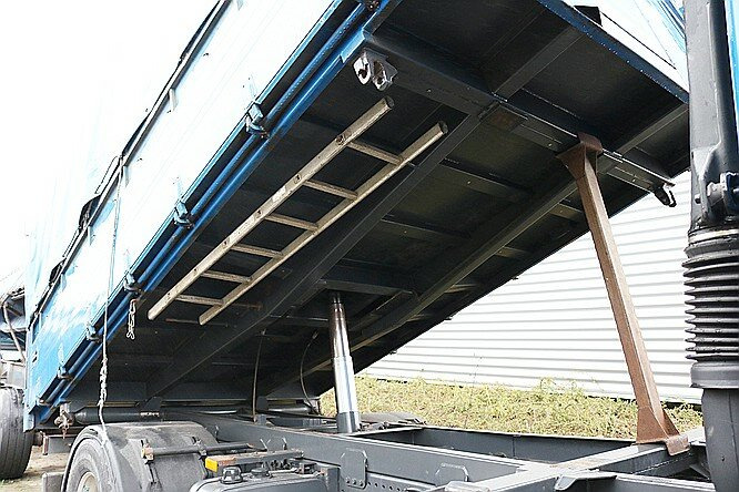 Mercedes-Benz Actros 1841L 4x2 1841L 4x2 Lück Getreidekipper, Retarder, MP3, 2x VORH.! - Самосвал: фото 4 Mercedes-Benz Actros 1841L 4x2 1841L 4x2 Lück Getreidekipper, Retarder, MP3, 2x VORH.! - Самосвал: фото 4