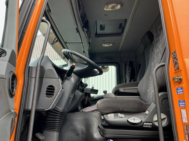 Фото интерьера 1: Mercedes-Benz Actros 2632/41 6x4 Actros 2632/41 6x4 в лизинг Mercedes-Benz Actros 2632/41 6x4 Actros 2632/41 6x4