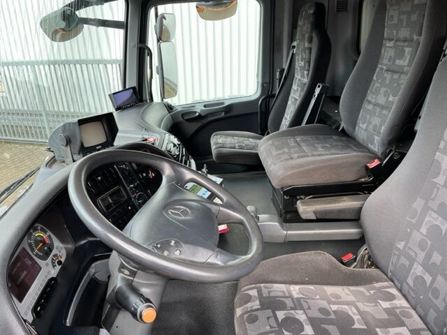 Фото интерьера 2: Mercedes-Benz Actros 2632/41 6x4 Actros 2632/41 6x4 в лизинг Mercedes-Benz Actros 2632/41 6x4 Actros 2632/41 6x4