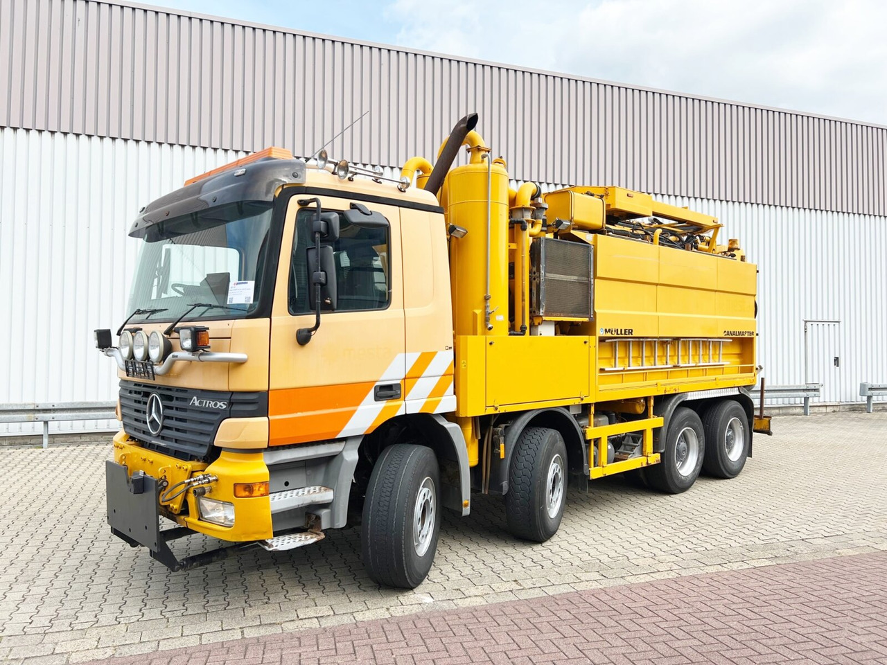 Mercedes-Benz Actros 3243 K 8x4/4 Actros 3243 K 8x4/4, Müller Saug- und Spülwagen ca. 17m³, Rechtslenker - Ассенизатор: фото 1
