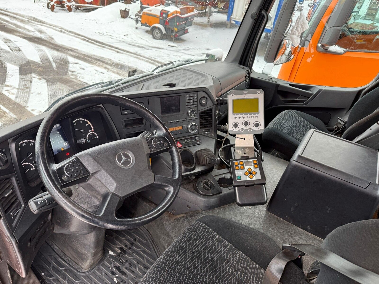 Mercedes-Benz Arocs 2036 AK 4x4 Arocs 2036 AK 4x4, Grounder, Motorabtrieb, Bordmatik, Winterdienstausstattung - Самосвал: фото 5 Mercedes-Benz Arocs 2036 AK 4x4 Arocs 2036 AK 4x4, Grounder, Motorabtrieb, Bordmatik, Winterdienstausstattung - Самосвал: фото 5