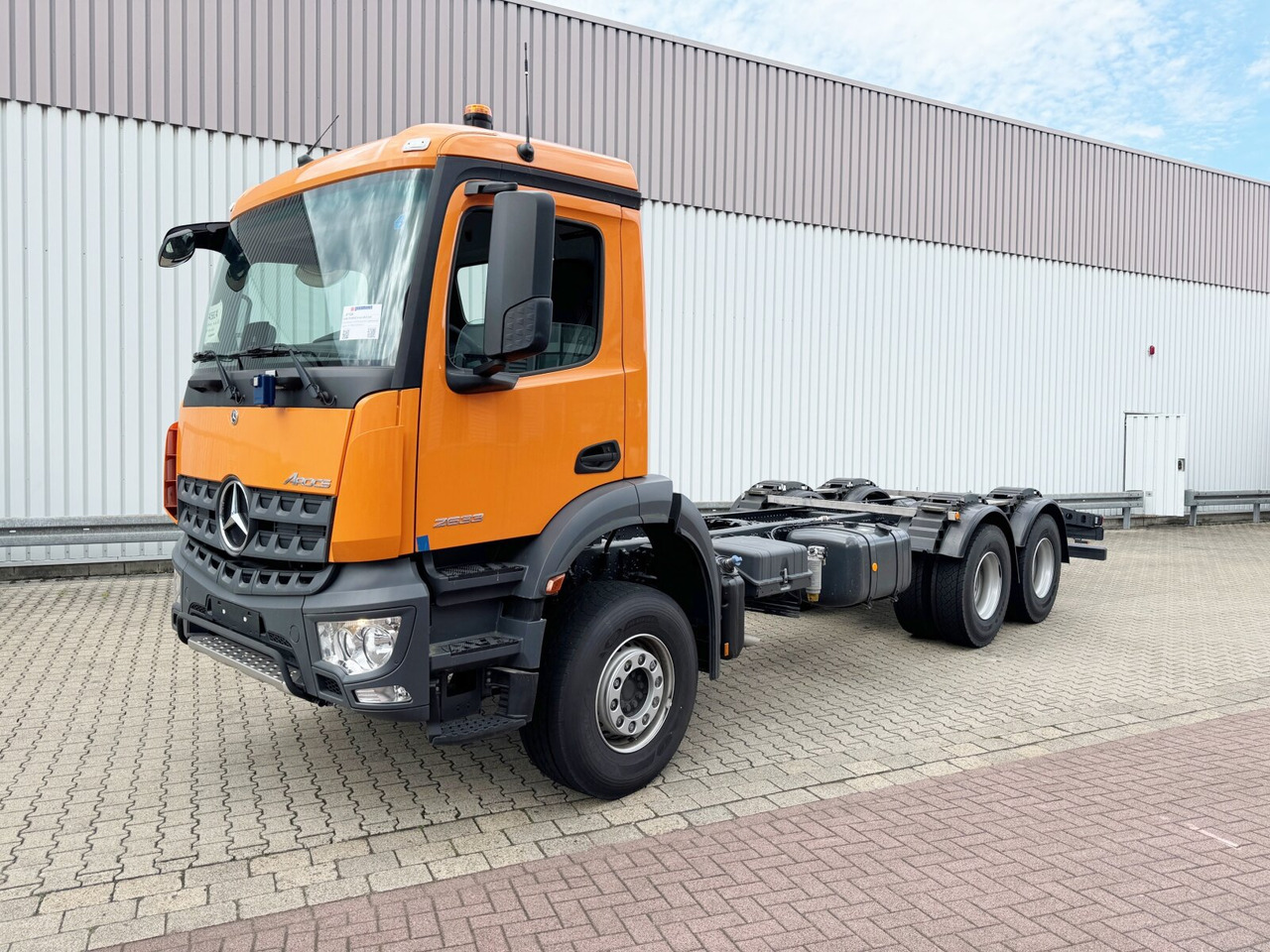 Mercedes-Benz Arocs 2633 6x4 Arocs 2633 6x4, 2x Nebenantrieb - Грузовик-шасси: фото 1 Mercedes-Benz Arocs 2633 6x4 Arocs 2633 6x4, 2x Nebenantrieb - Грузовик-шасси: фото 1
