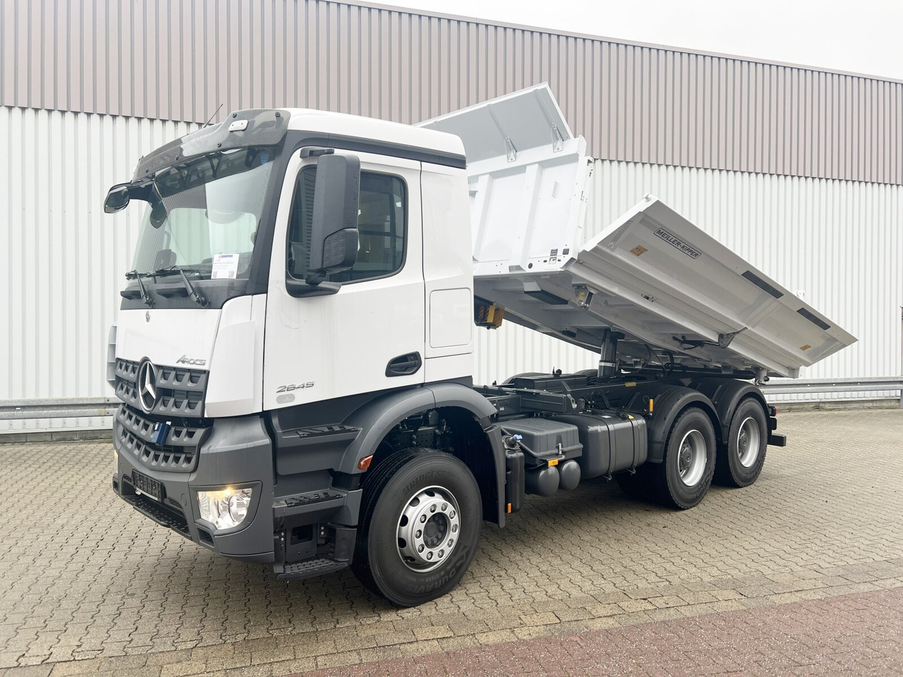 Новый Самосвал Mercedes-Benz Arocs 2645 K 6x4 Arocs 2645 K 6x4, MultimediaCockpit, Bordmatik links: фото 1