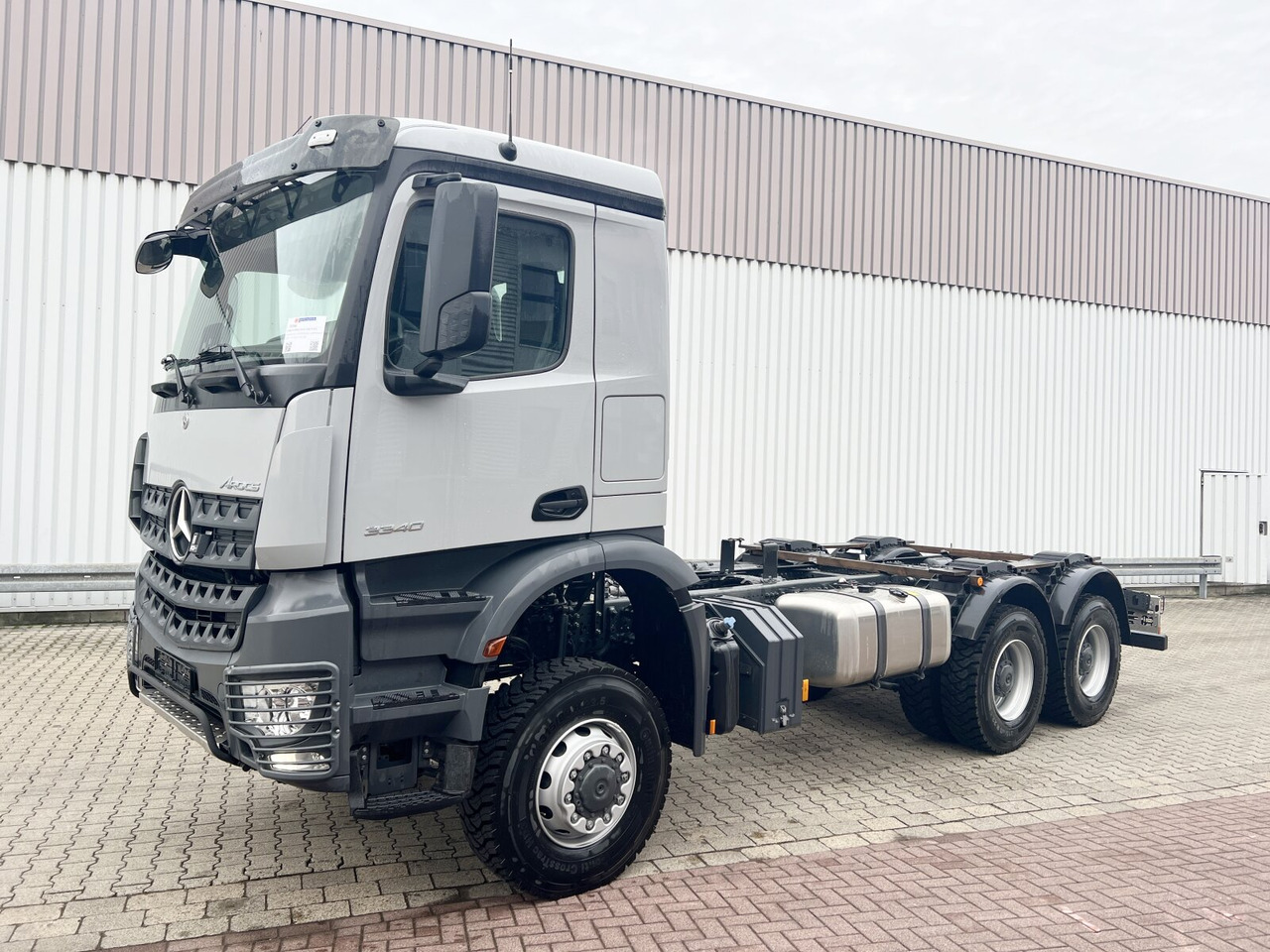 Mercedes-Benz Arocs 3340/46 A 6x6 Arocs 3340/46 A 6x6, Grounder - Грузовик-шасси: фото 1 Mercedes-Benz Arocs 3340/46 A 6x6 Arocs 3340/46 A 6x6, Grounder - Грузовик-шасси: фото 1