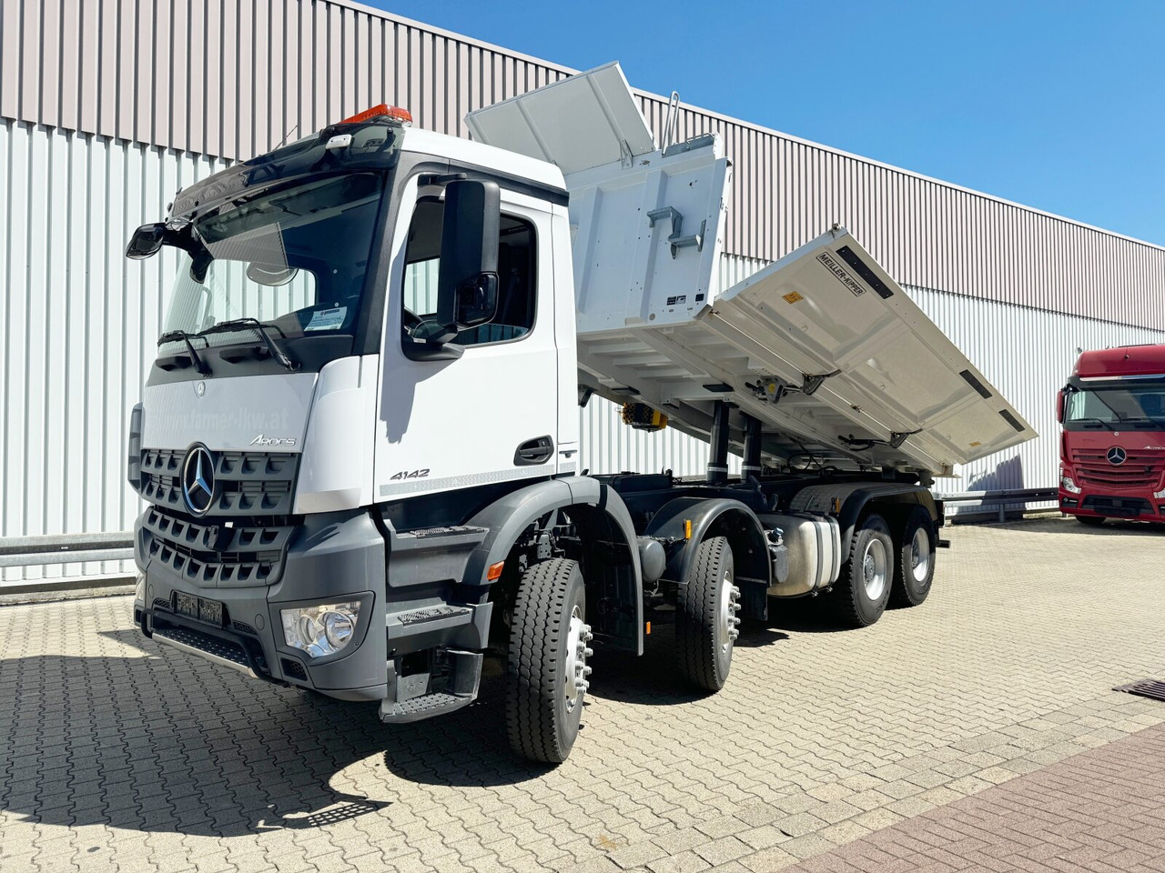 Mercedes-Benz Arocs 4142 K 8x4/4 Arocs 4142 K 8x4/4, Meiller Bordmatik links - Самосвал: фото 1 Mercedes-Benz Arocs 4142 K 8x4/4 Arocs 4142 K 8x4/4, Meiller Bordmatik links - Самосвал: фото 1