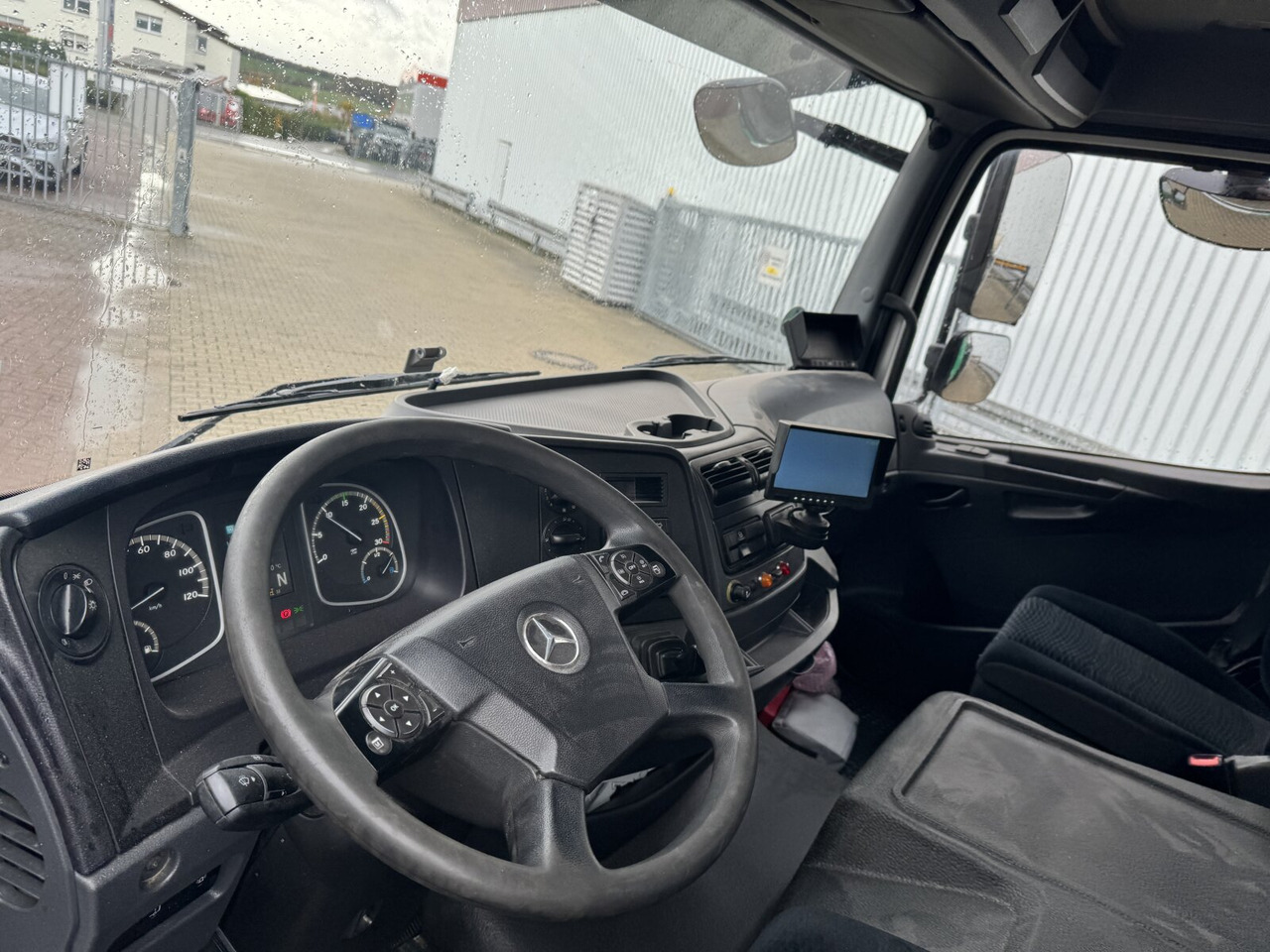 Mercedes-Benz Atego 1223 L 4x2 Atego 1223 L 4x2 mit Heckkran Atlas 88.3-A2L, Funk - Автоманипулятор, Грузовик бортовой/ Платформа: фото 5 Mercedes-Benz Atego 1223 L 4x2 Atego 1223 L 4x2 mit Heckkran Atlas 88.3-A2L, Funk - Автоманипулятор, Грузовик бортовой/ Платформа: фото 5