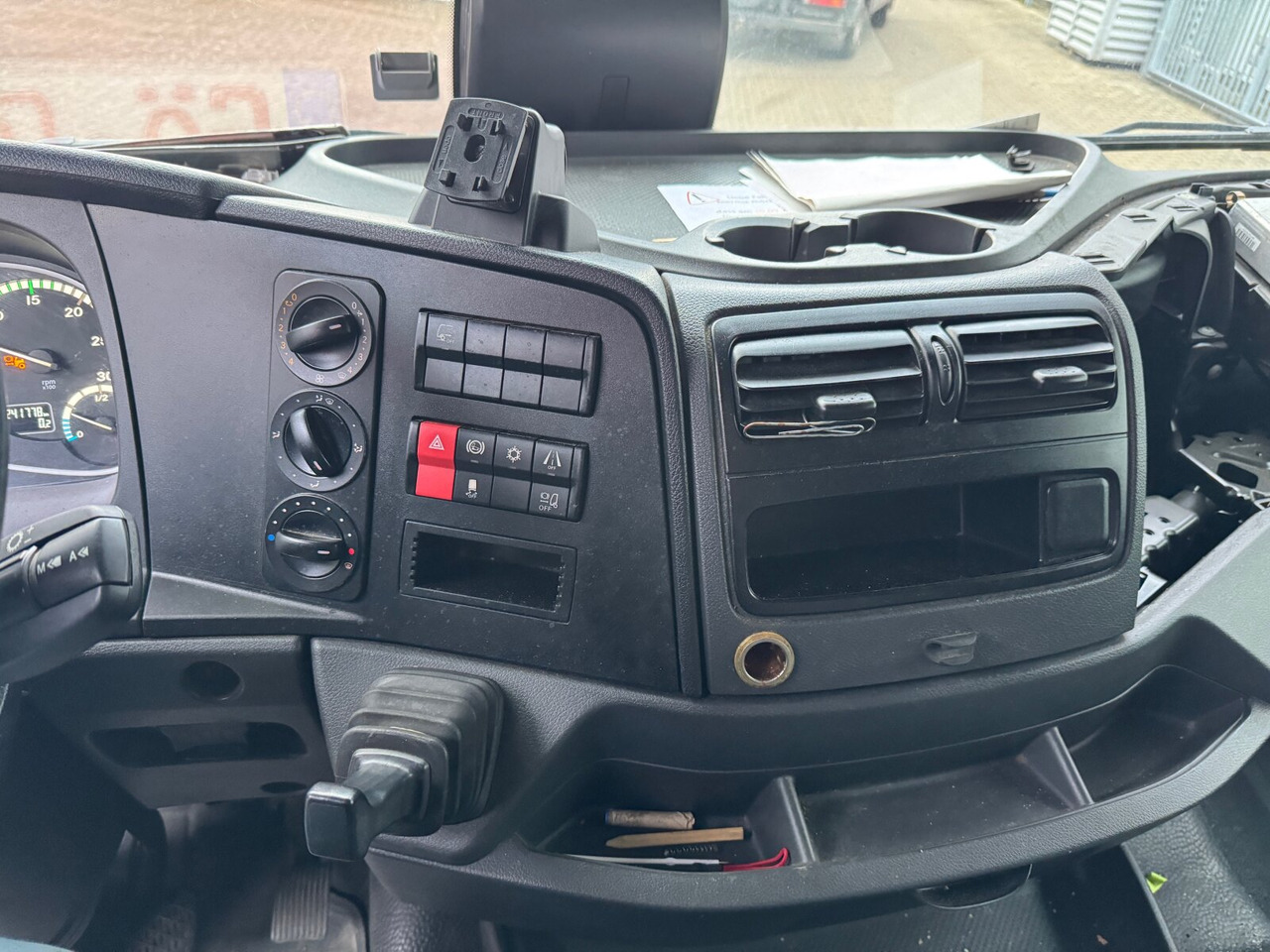 Mercedes-Benz Atego 1530 L 4x2 Atego 1530 L 4x2 mit LBW Dhollandia - Грузовик бортовой/ Платформа: фото 4 Mercedes-Benz Atego 1530 L 4x2 Atego 1530 L 4x2 mit LBW Dhollandia - Грузовик бортовой/ Платформа: фото 4
