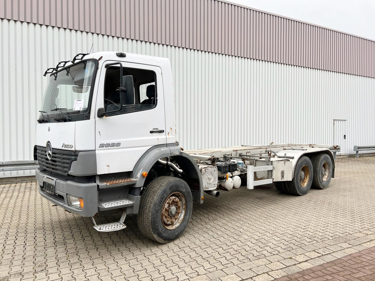 Mercedes-Benz Atego 2628 K 6x4 Atego 2628 K 6x4, 6-Zylinder - Грузовик-шасси: фото 1 Mercedes-Benz Atego 2628 K 6x4 Atego 2628 K 6x4, 6-Zylinder - Грузовик-шасси: фото 1