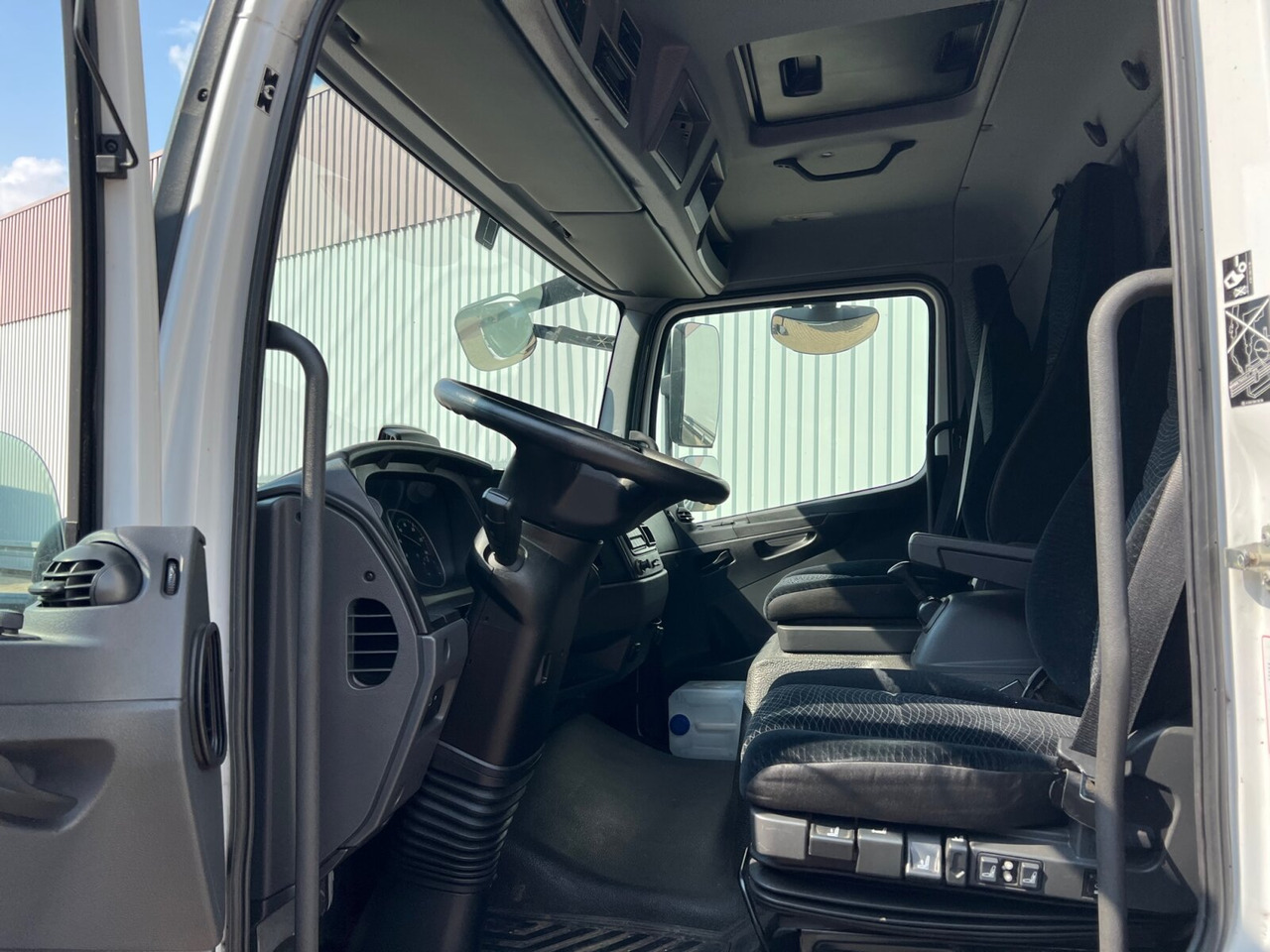 Mercedes-Benz Atego 818 L 4x2 Atego 818 L 4x2 mit Sörensen LBW - Тентованный грузовик: фото 3 Mercedes-Benz Atego 818 L 4x2 Atego 818 L 4x2 mit Sörensen LBW - Тентованный грузовик: фото 3