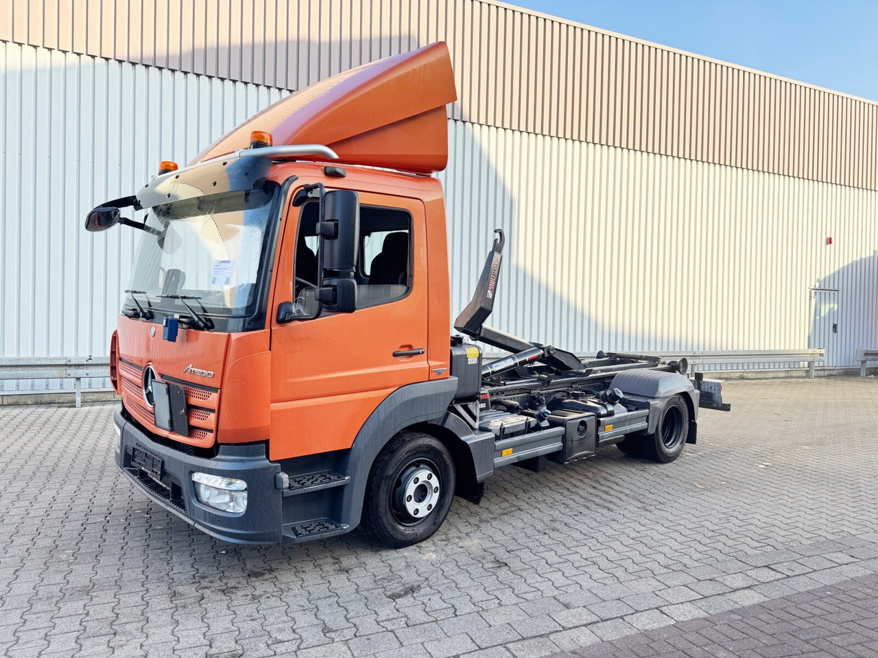 Mercedes-Benz Atego 824 L 4x2 Atego 824 L 4x2, Motorabtrieb, City-Abroller - Крюковой мультилифт: фото 1 Mercedes-Benz Atego 824 L 4x2 Atego 824 L 4x2, Motorabtrieb, City-Abroller - Крюковой мультилифт: фото 1