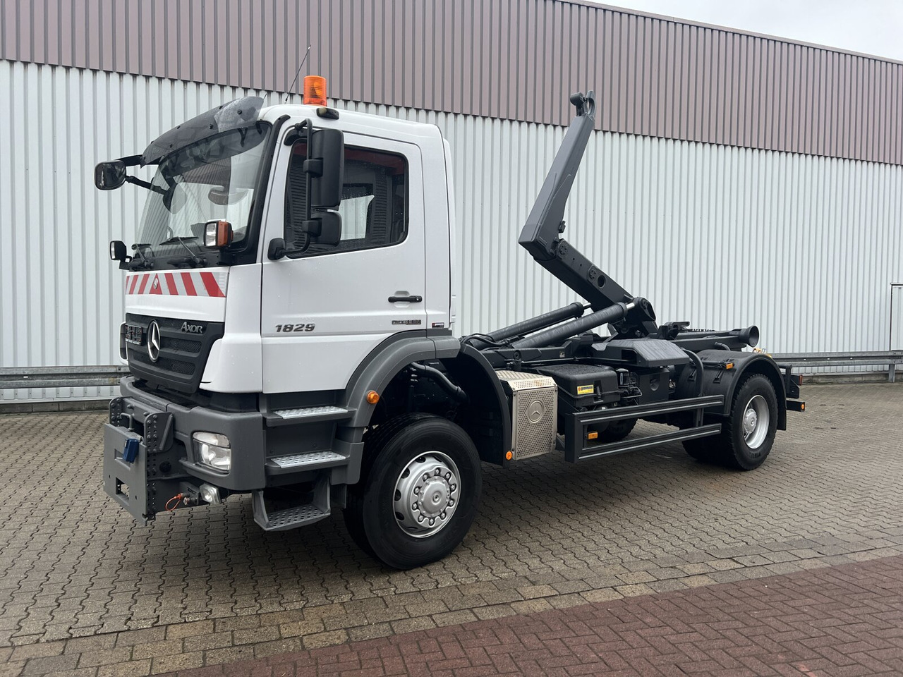 Mercedes-Benz Axor 1829 A 4x4 Axor 1829 A 4x4, EEV, Winterdienstausstattung, 2x Nebenantrieb, Meiller RK 14.55 - Крюковой мультилифт: фото 1 Mercedes-Benz Axor 1829 A 4x4 Axor 1829 A 4x4, EEV, Winterdienstausstattung, 2x Nebenantrieb, Meiller RK 14.55 - Крюковой мультилифт: фото 1
