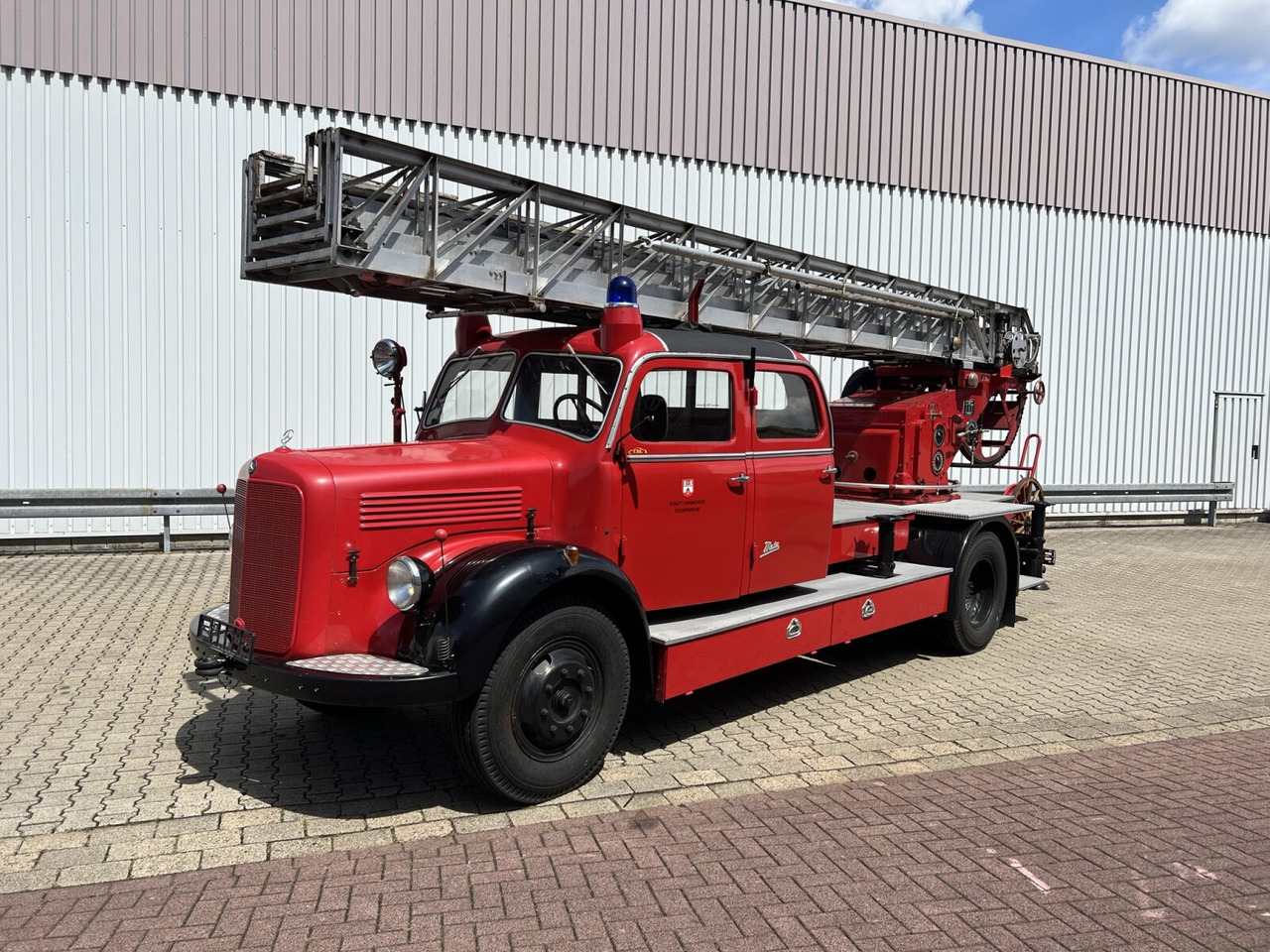 Mercedes-Benz LF 311 3250/3500 - Oldtimer Feuerwehrfahrzeug LF 311 3250/3500 - Oldtimer Feuerwehrfahrzeug - Пожарная машина: фото 1 Mercedes-Benz LF 311 3250/3500 - Oldtimer Feuerwehrfahrzeug LF 311 3250/3500 - Oldtimer Feuerwehrfahrzeug - Пожарная машина: фото 1