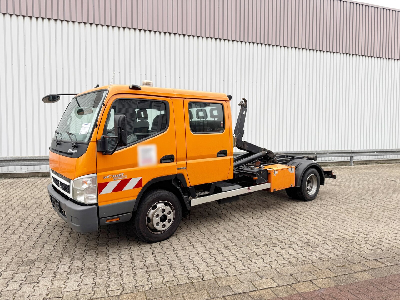 Mitsubishi Canter Fuso 7C18D 4x2 Doka Canter Fuso 7C18D 4x2 Doka, EEV, City-Abroller - Крюковой мультилифт: фото 1 Mitsubishi Canter Fuso 7C18D 4x2 Doka Canter Fuso 7C18D 4x2 Doka, EEV, City-Abroller - Крюковой мультилифт: фото 1