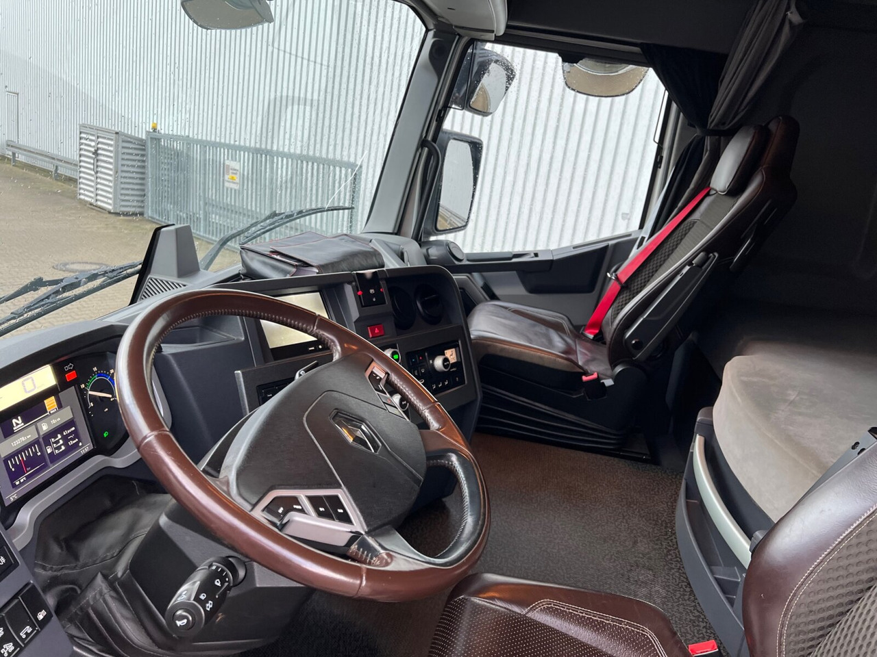 Renault C 520 6x4 C 520 6x4, Retarder, Nebenantrieb - Грузовик-шасси: фото 3 Renault C 520 6x4 C 520 6x4, Retarder, Nebenantrieb - Грузовик-шасси: фото 3
