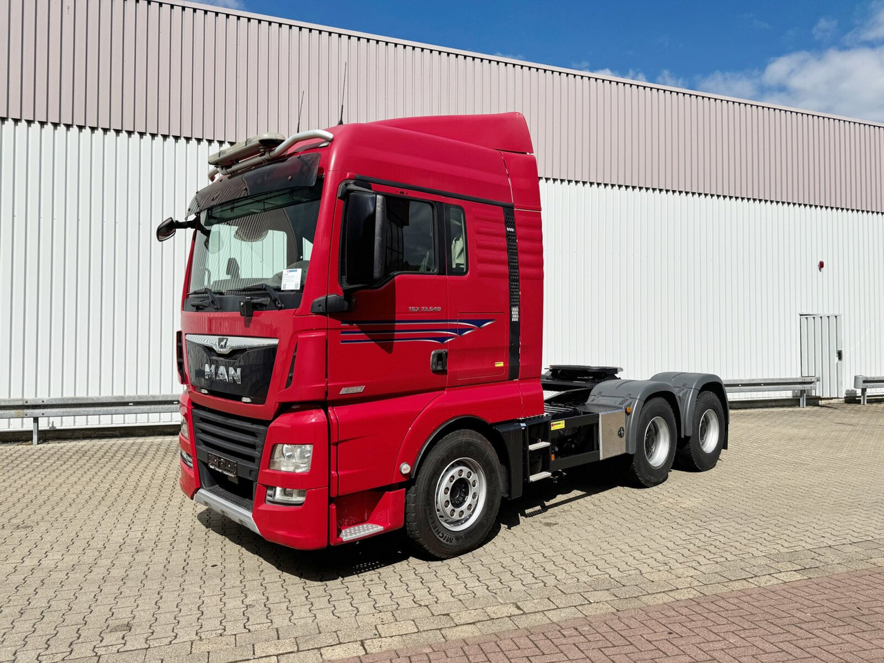 MAN TGX 33.640 6X4 BLS TGX 33.640 6X4 BLS, Retarder, Hydraulik, 70t - Тягач: фото 1 MAN TGX 33.640 6X4 BLS TGX 33.640 6X4 BLS, Retarder, Hydraulik, 70t - Тягач: фото 1