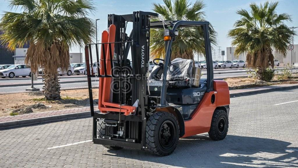 TOYOTA FORKLIFT DIESEL 3TON 3STAGE, 3LEVER 4500MM W/ SIDE SHIFT MY24 - Дизельный погрузчик: фото 1