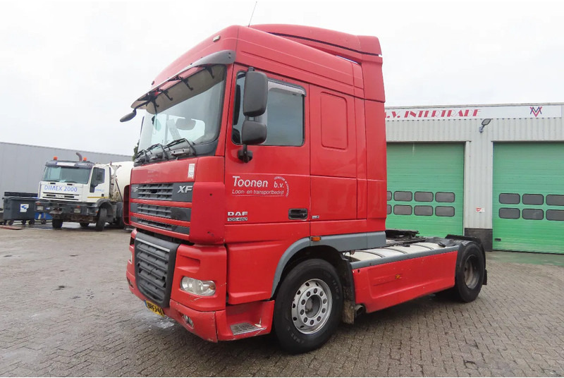 DAF XF 105.460 original Holland truck. Retarder, Manual ZF16, APK tot 17/06/2025 - Тягач: фото 1