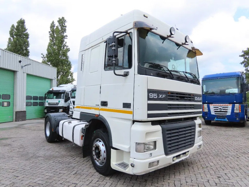 DAF XF 95.430 EURO4, Manual !, very clean truck - Тягач: фото 1 DAF XF 95.430 EURO4, Manual !, very clean truck - Тягач: фото 1