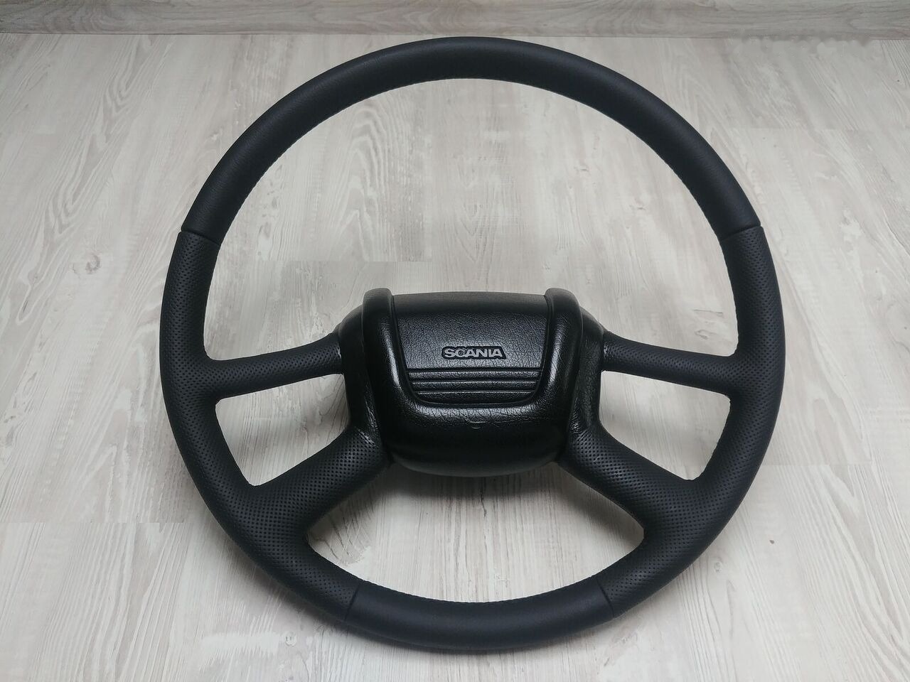 Scania NEW LEATHER Scania 4 - Рулевое колесо для Грузовиков: фото 1 Scania NEW LEATHER Scania 4 - Рулевое колесо для Грузовиков: фото 1