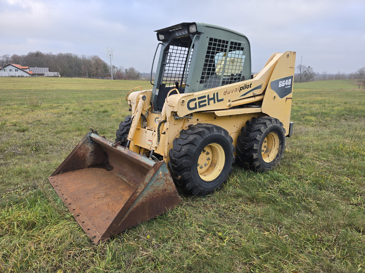 GEHL 6640 TURBO Dual Pilot - Мини-погрузчик с бортовым поворотом: фото 1 GEHL 6640 TURBO Dual Pilot - Мини-погрузчик с бортовым поворотом: фото 1