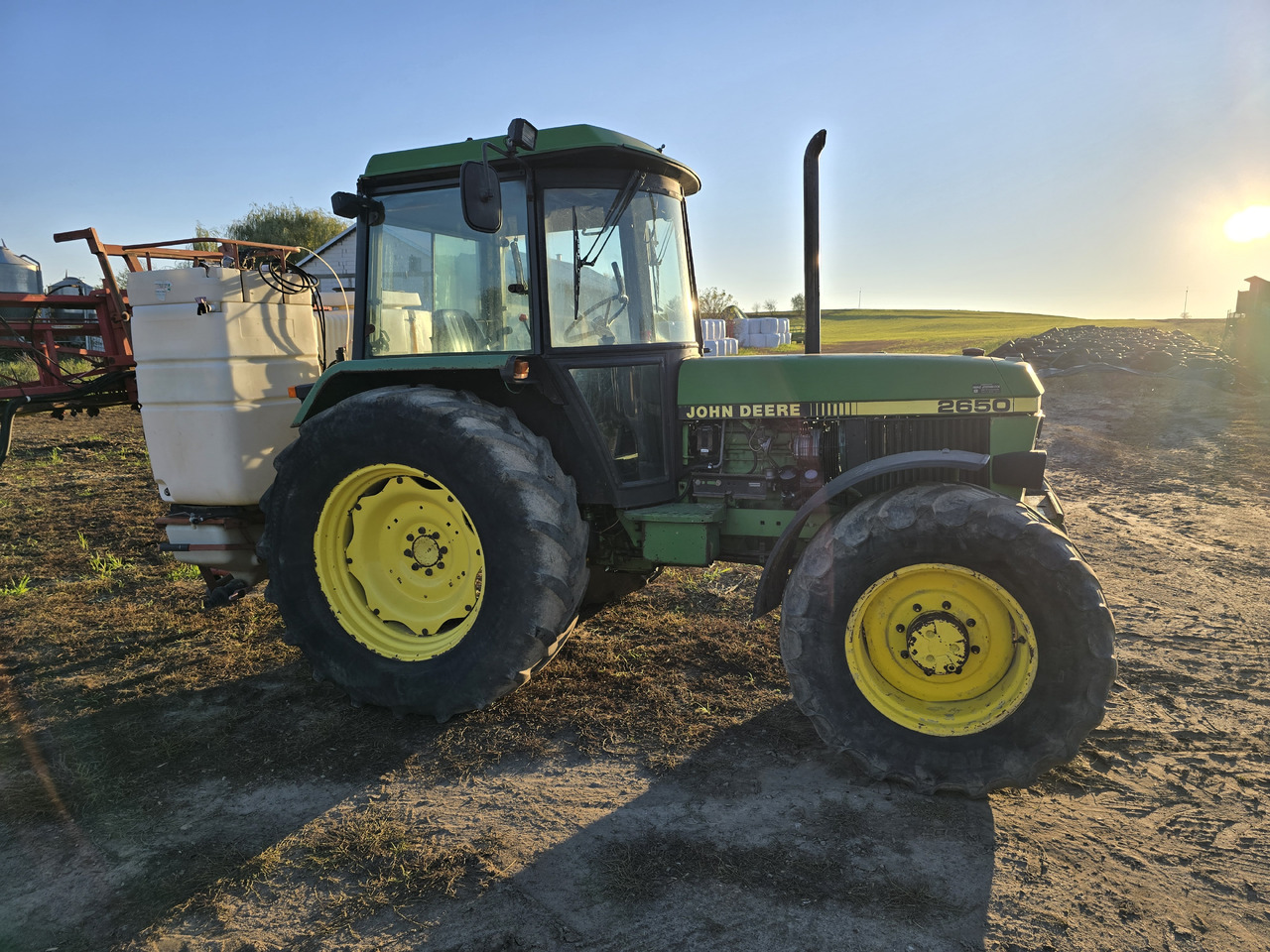 JOHN DEERE 2650 - Трактор: фото 5 JOHN DEERE 2650 - Трактор: фото 5