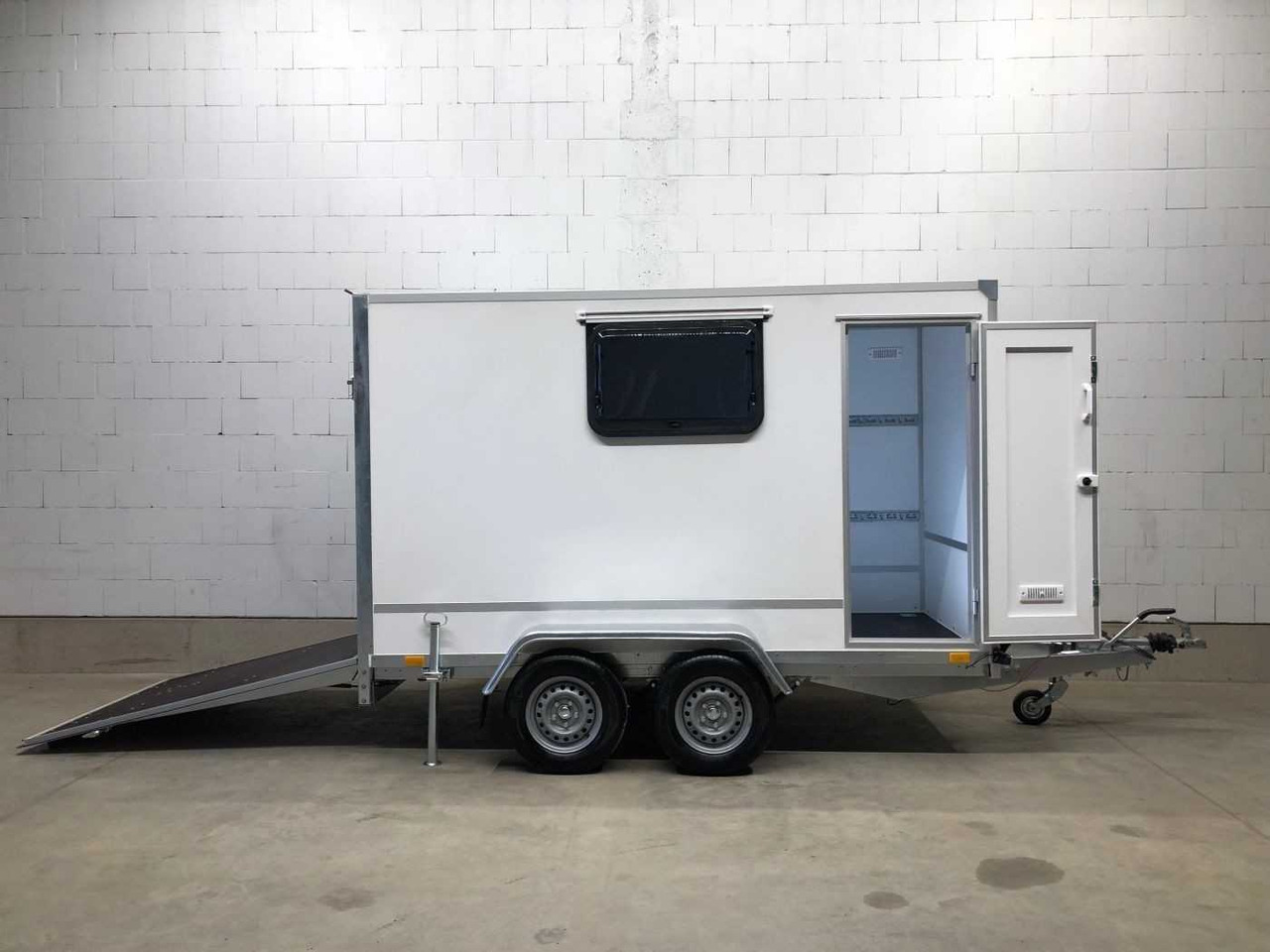 BLYSS F2030HTD Rampe Tür Fenster Kofferanhänger - Прицеп для мотоцикла: фото 1 BLYSS F2030HTD Rampe Tür Fenster Kofferanhänger - Прицеп для мотоцикла: фото 1