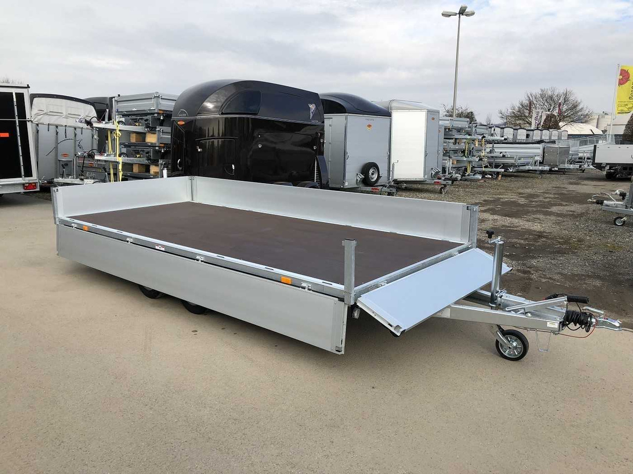 HUMBAUR HN 254118 Hochlader - Прицеп для легкового автомобиля: фото 1 HUMBAUR HN 254118 Hochlader - Прицеп для легкового автомобиля: фото 1