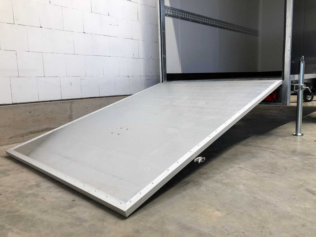 VEZEKO TK B 15.30 Rampe, Tür, Fenster Kofferanhänger в лизинг VEZEKO TK B 15.30 Rampe, Tür, Fenster Kofferanhänger: фото 26