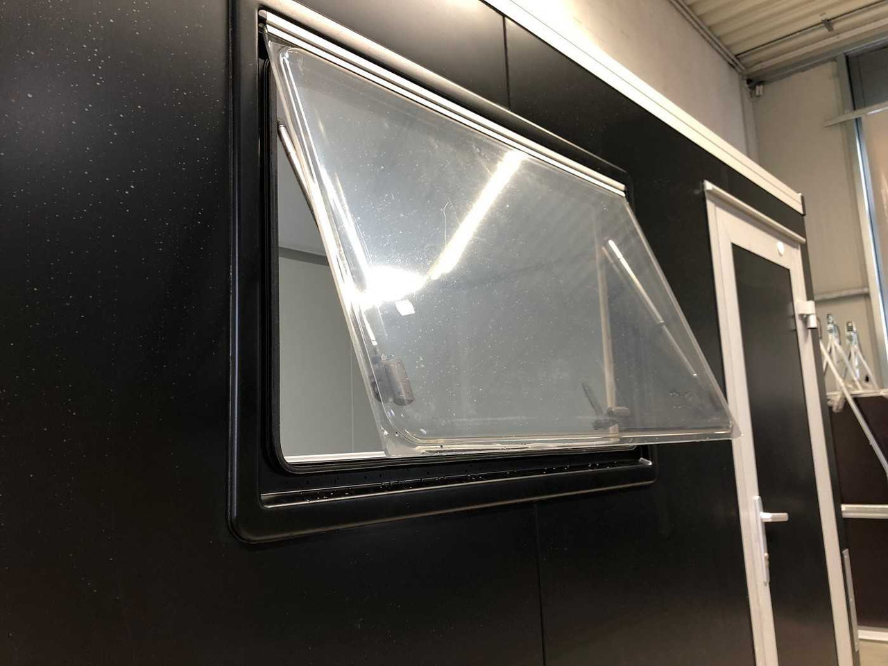 VEZEKO TK B 15.30 Rampe, Tür, Fenster Kofferanhänger в лизинг VEZEKO TK B 15.30 Rampe, Tür, Fenster Kofferanhänger: фото 8