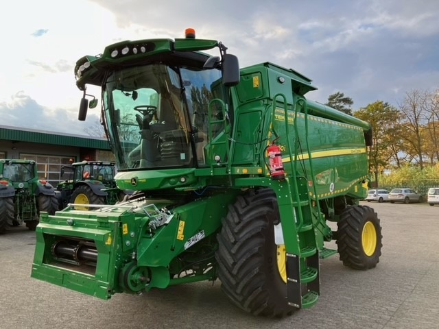 John Deere T560 HILLMASTER - Зерноуборочный комбайн: фото 1 John Deere T560 HILLMASTER - Зерноуборочный комбайн: фото 1