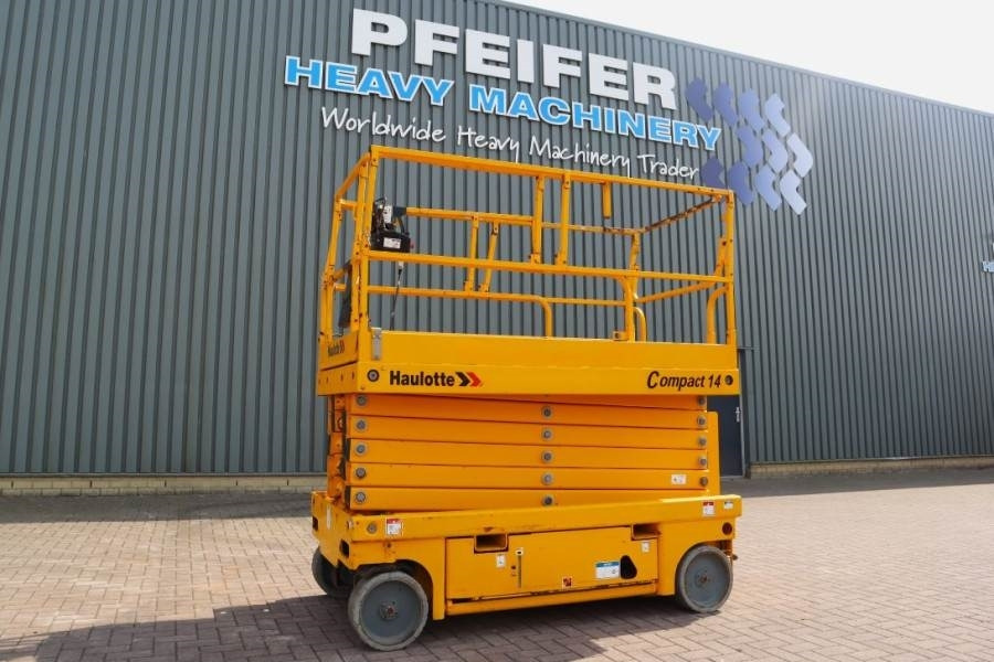 Haulotte Compact 14 Electric, 14m Working Height, 350kg Cap - Ножничный подъемник: фото 1 Haulotte Compact 14 Electric, 14m Working Height, 350kg Cap - Ножничный подъемник: фото 1