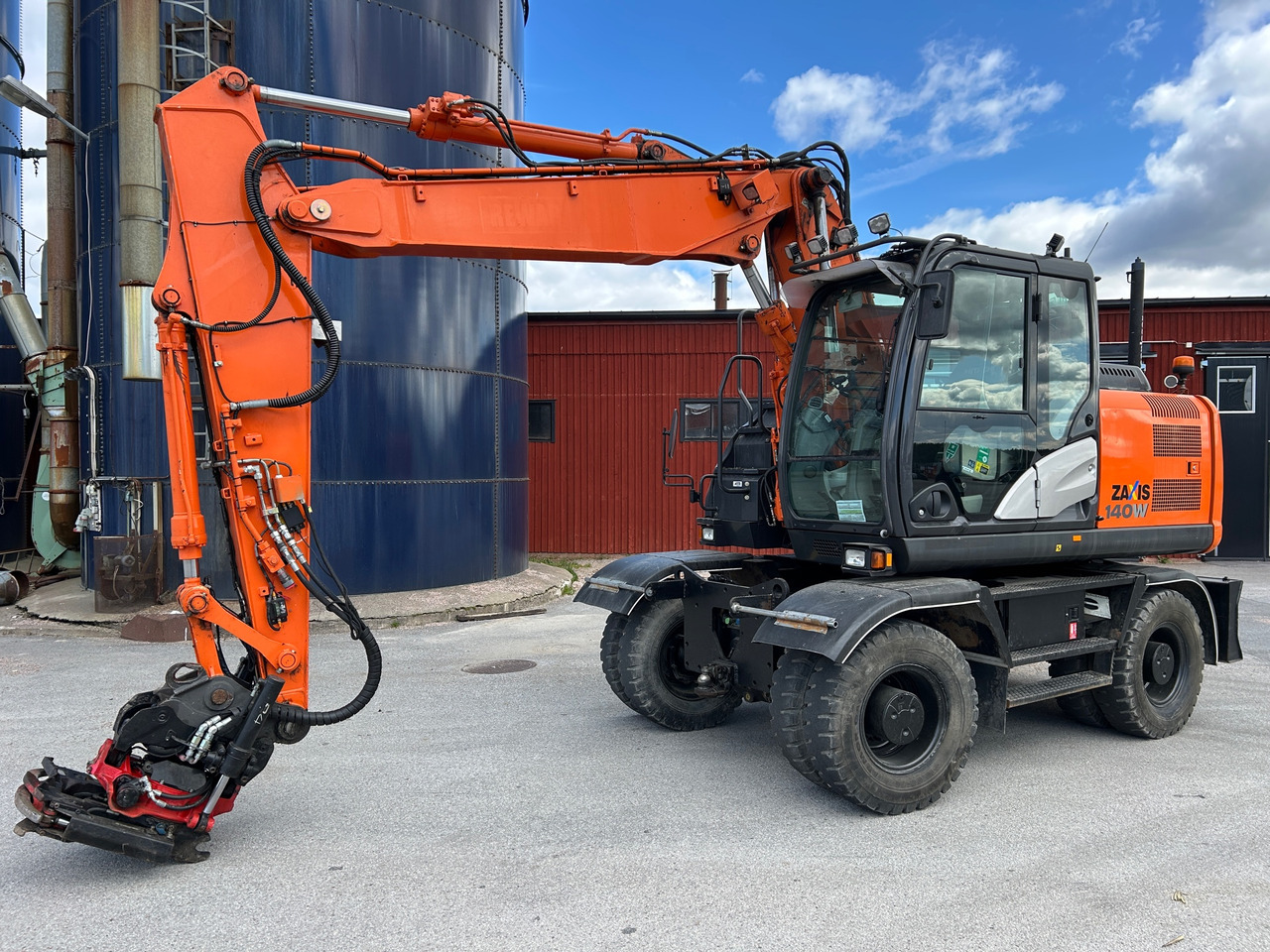 Hitachi ZX140W-5B - Экскаватор: фото 1 Hitachi ZX140W-5B - Экскаватор: фото 1