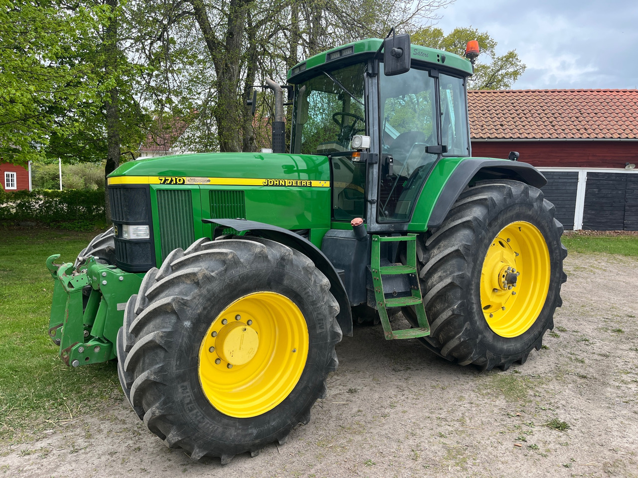 John Deere 7710 - Трактор: фото 1 John Deere 7710 - Трактор: фото 1