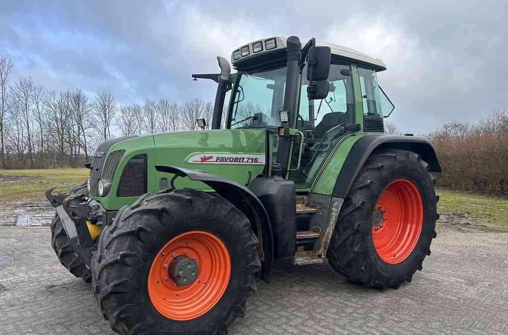 Fendt 716 vario, Fronthef+ pto, Lucht - Трактор: фото 1 Fendt 716 vario, Fronthef+ pto, Lucht - Трактор: фото 1