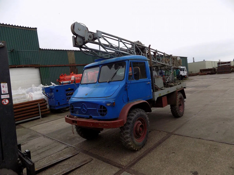 Unimog Mercedes S 404 boormachine Bomag - Буровая машина: фото 1 Unimog Mercedes S 404 boormachine Bomag - Буровая машина: фото 1